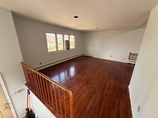 51 Manor Road, Valley Stream, NY 11580