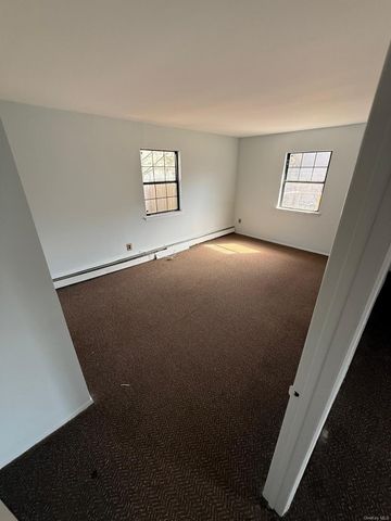 51 Manor Road, Valley Stream, NY 11580