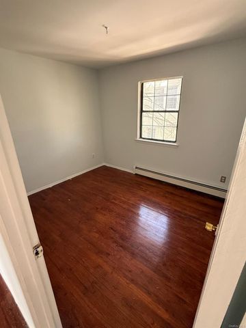 51 Manor Road, Valley Stream, NY 11580