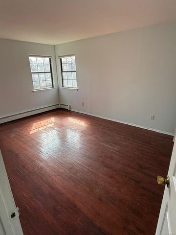 51 Manor Road, Valley Stream, NY 11580