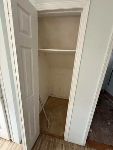 51 Manor Road, Valley Stream, NY 11580