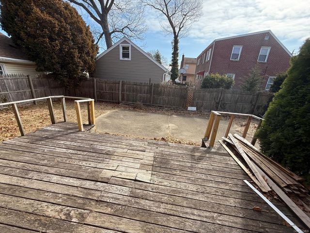 51 Manor Road, Valley Stream, NY 11580