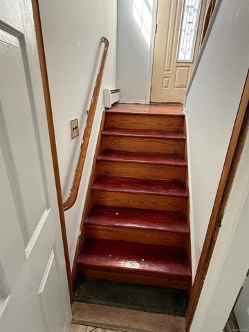 51 Manor Road, Valley Stream, NY 11580