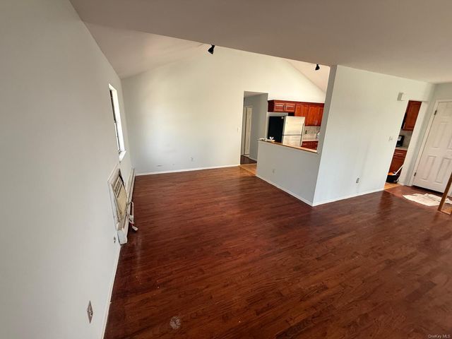 51 Manor Road, Valley Stream, NY 11580