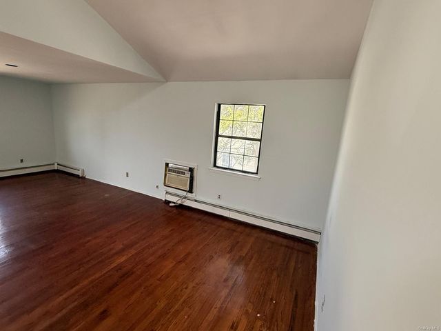 51 Manor Road, Valley Stream, NY 11580