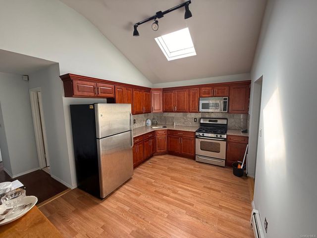 51 Manor Road, Valley Stream, NY 11580