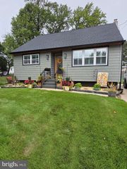 221 RICHMOND AVE, Blackwood, NJ 08012