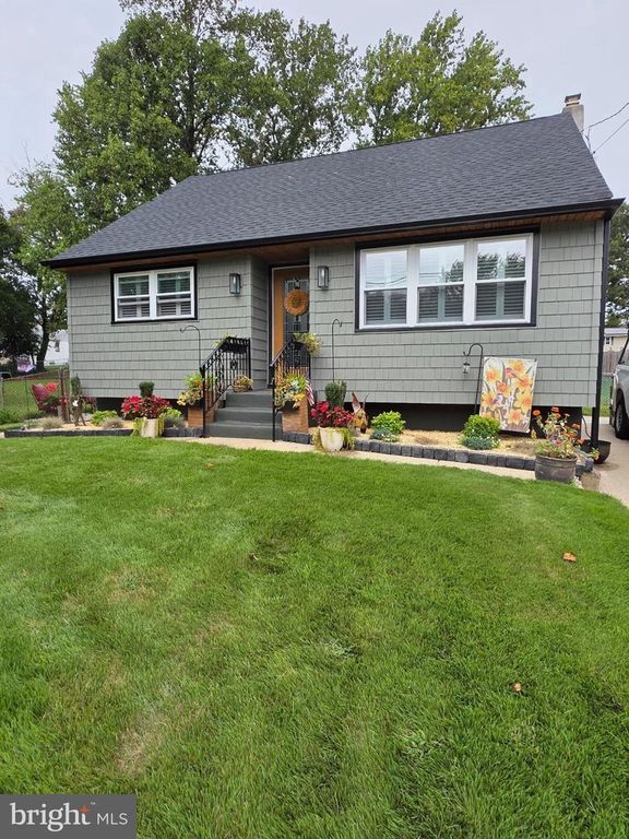 221 RICHMOND AVE, BLACKWOOD, NJ 08012 — exterior