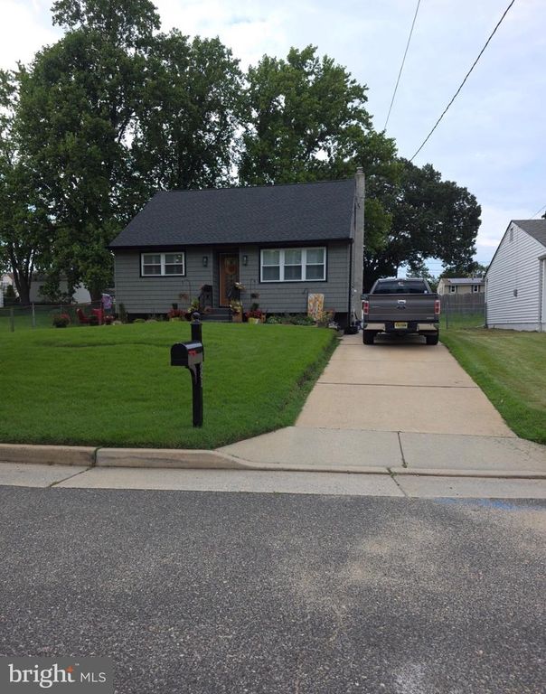 221 RICHMOND AVE, Blackwood, NJ 08012