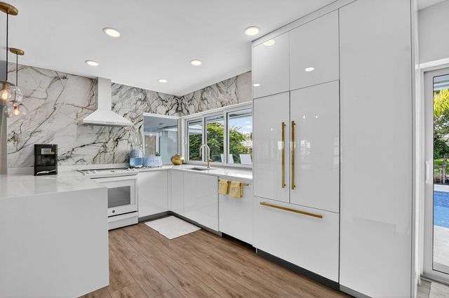 891 SW Hickory Terrace, Boca Raton, FL 33486