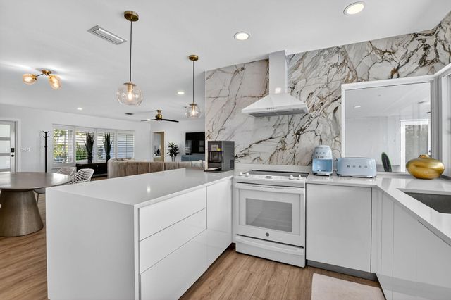 891 SW Hickory Terrace, Boca Raton, FL 33486