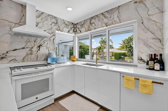 891 SW Hickory Terrace, Boca Raton, FL 33486