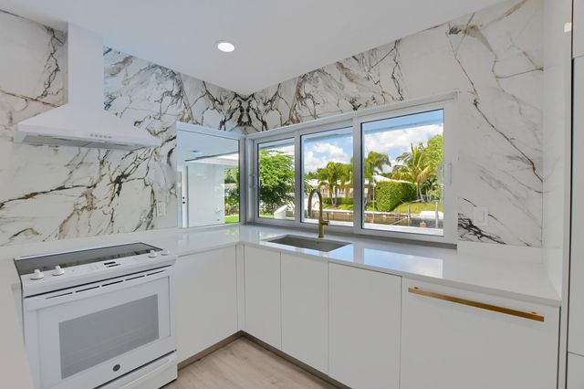 891 SW Hickory Terrace, Boca Raton, FL 33486