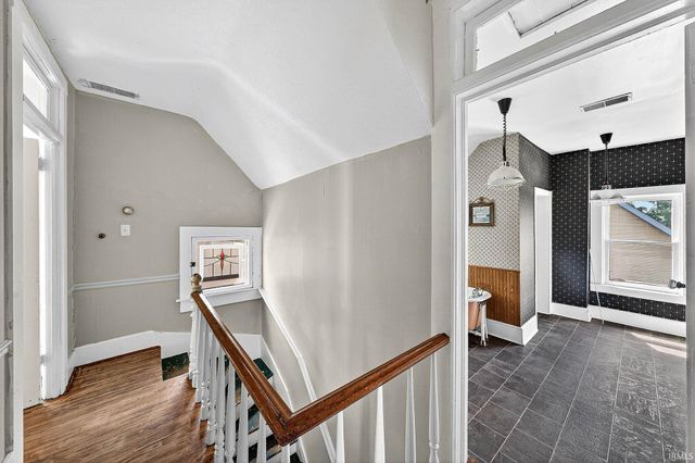 1164 Lincoln Way, South Bend, IN 46601