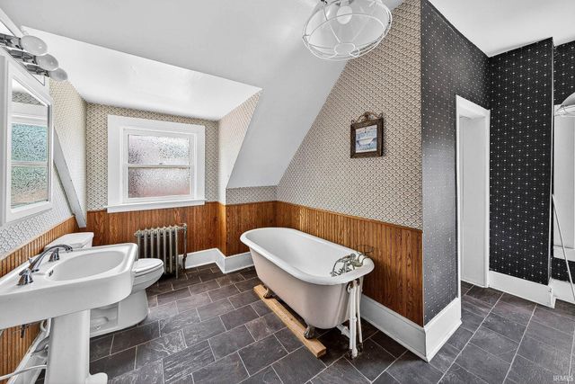 1164 Lincoln Way, South Bend, IN 46601