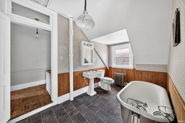 1164 Lincoln Way, South Bend, IN 46601