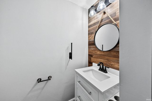 1164 Lincoln Way, South Bend, IN 46601