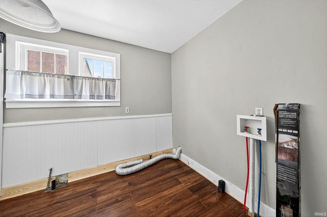 1164 Lincoln Way, South Bend, IN 46601