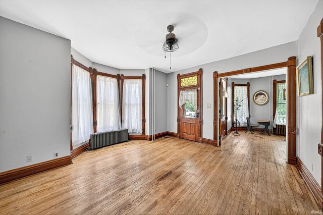 1164 Lincoln Way, South Bend, IN 46601