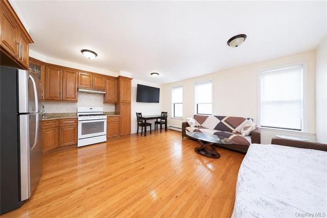 10 Bay Ridge Avenue, Brooklyn, NY 11220