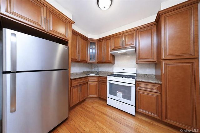10 Bay Ridge Avenue, Brooklyn, NY 11220