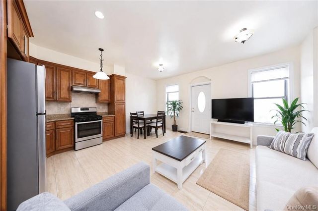 10 Bay Ridge Avenue, Brooklyn, NY 11220