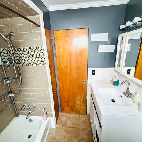 2420 Garfield Avenue, Bay City, MI 48708