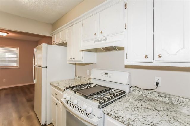 916 Clear Creek Drive, Yukon, OK 73099