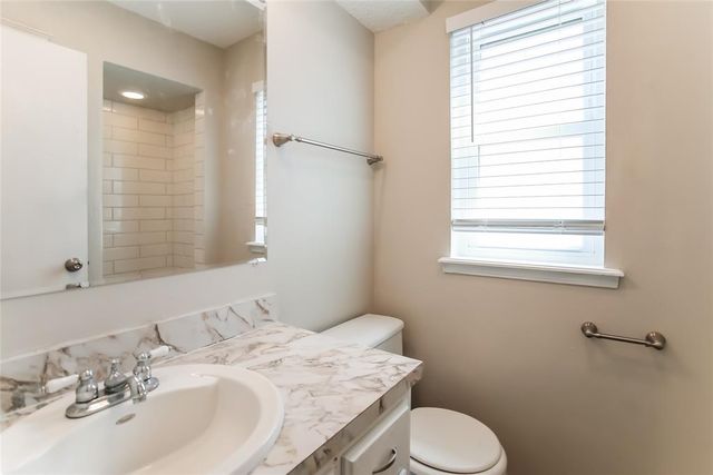 916 Clear Creek Drive, Yukon, OK 73099