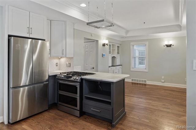 986 Smith Avenue, Birmingham, MI 48009