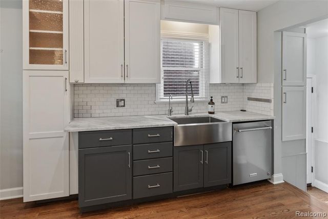 986 Smith Avenue, Birmingham, MI 48009