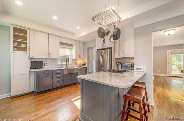 986 Smith Avenue, Birmingham, MI 48009