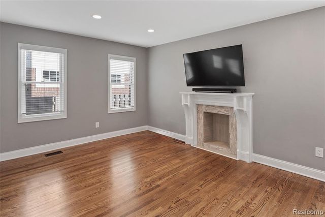 986 Smith Avenue, Birmingham, MI 48009