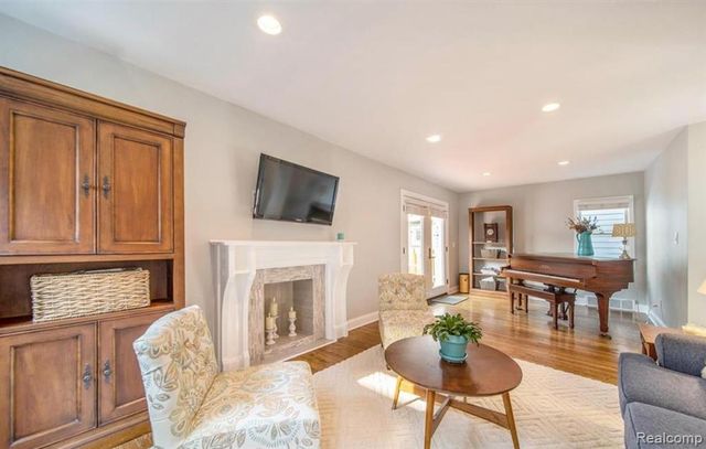 986 Smith Avenue, Birmingham, MI 48009