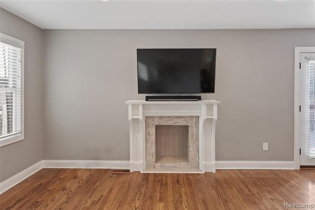 986 Smith Avenue, Birmingham, MI 48009