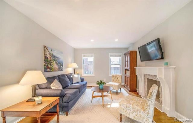 986 Smith Avenue, Birmingham, MI 48009