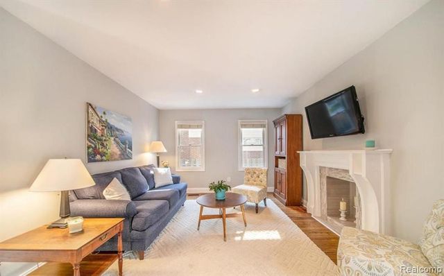 986 Smith Avenue, Birmingham, MI 48009