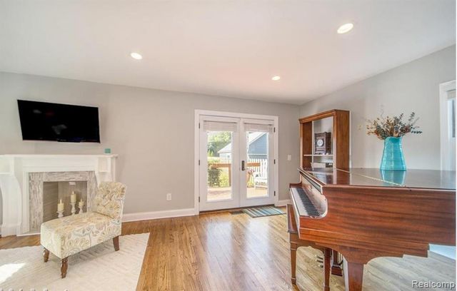 986 Smith Avenue, Birmingham, MI 48009