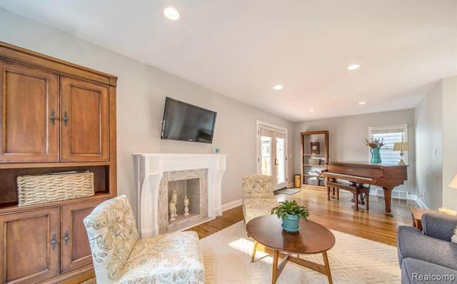 986 Smith Avenue, Birmingham, MI 48009