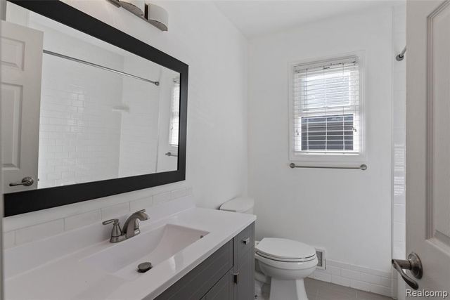 986 Smith Avenue, Birmingham, MI 48009