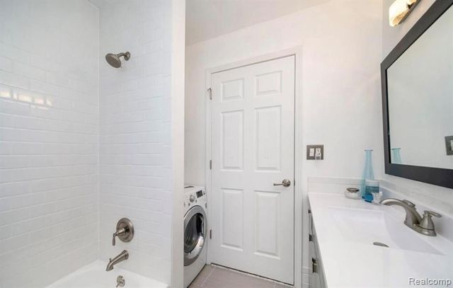 986 Smith Avenue, Birmingham, MI 48009