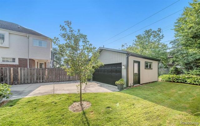 986 Smith Avenue, Birmingham, MI 48009