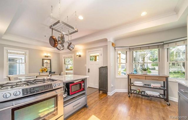 986 Smith Avenue, Birmingham, MI 48009