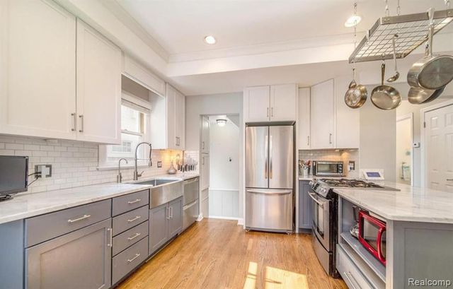 986 Smith Avenue, Birmingham, MI 48009