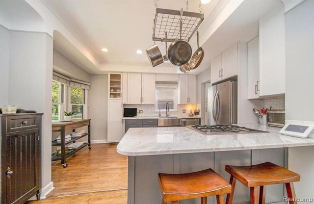 986 Smith Avenue, Birmingham, MI 48009