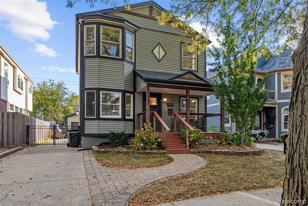 986 Smith Avenue, Birmingham, MI 48009