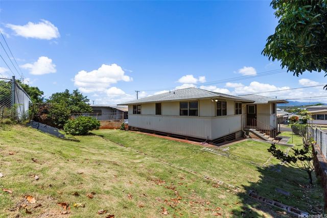 377 Hoomalu Street, Pearl City, HI 96782