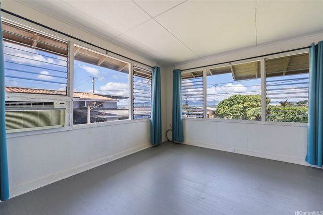 377 Hoomalu Street, Pearl City, HI 96782