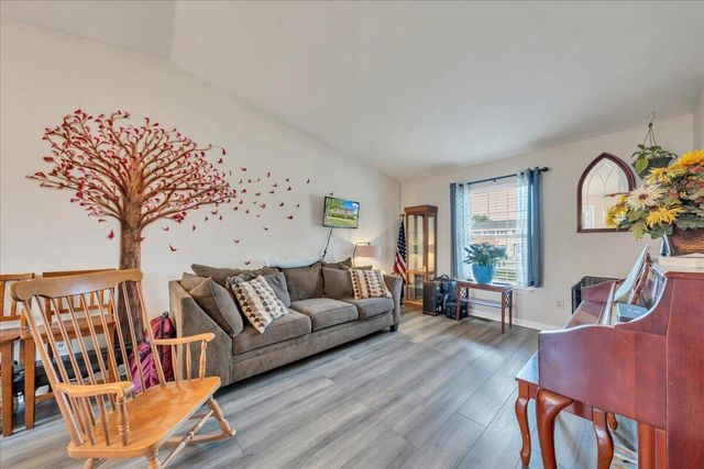 157 Clubhouse DR, Roanoke, VA 24019