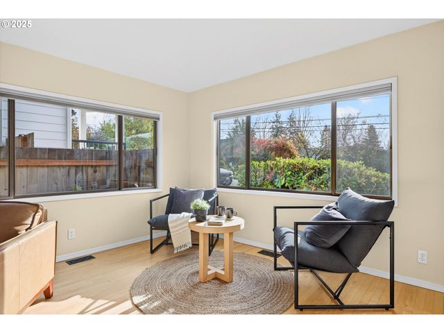 1323 Sw CARSON St, Portland, OR 97219